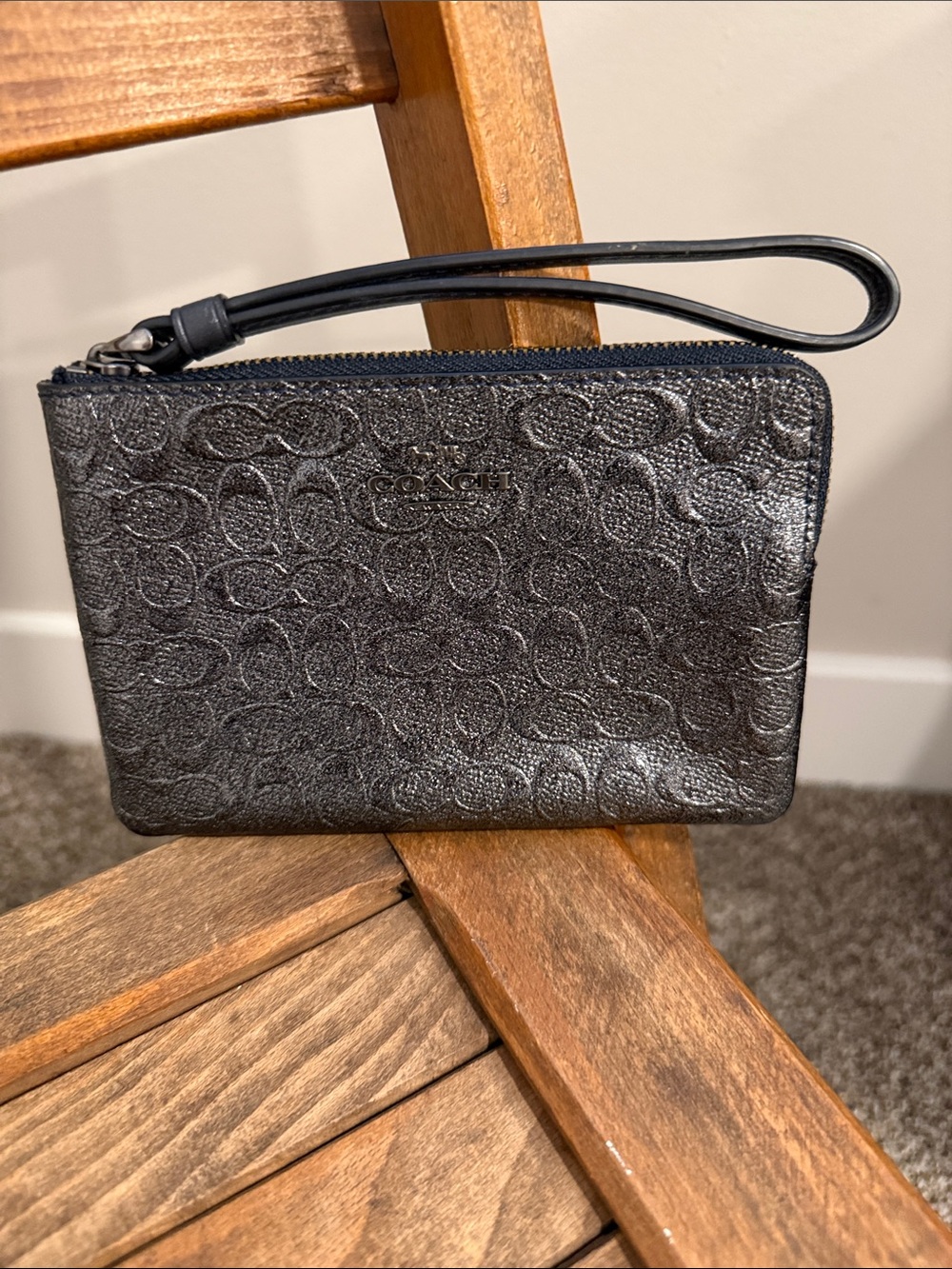 Coach F39168 Signature Shiny Patent Leather Corner Zip Wristlet Black Charcoal